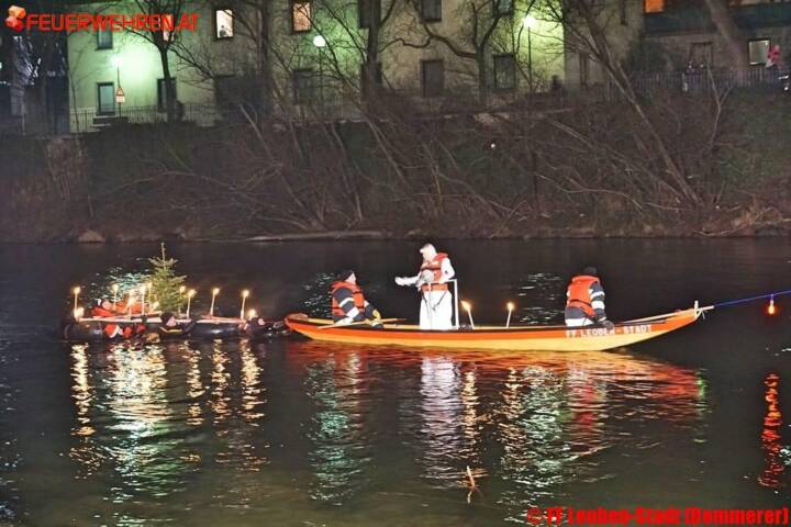 Weihnachtsschwimmen der Abteilung Wasserdienst der FF Leoben-Stadt