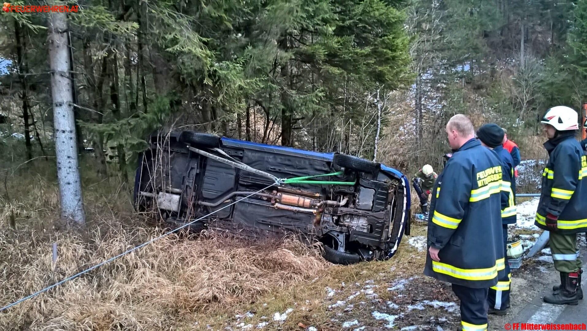 FF Mitterweissenbach: Verkehrsunfall auf der B153