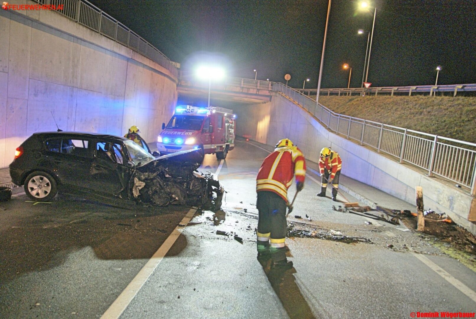 Suchaktion nach schwerem Verkehrsunfall in Pasching