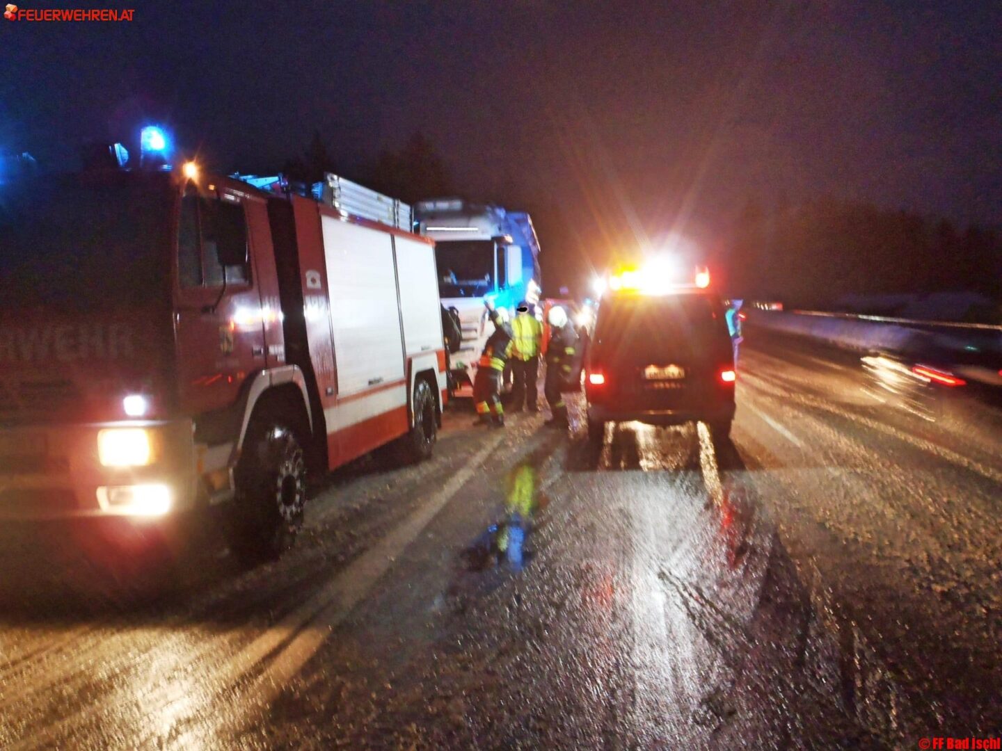 FF Bad Ischl: Sattelzug geborgen