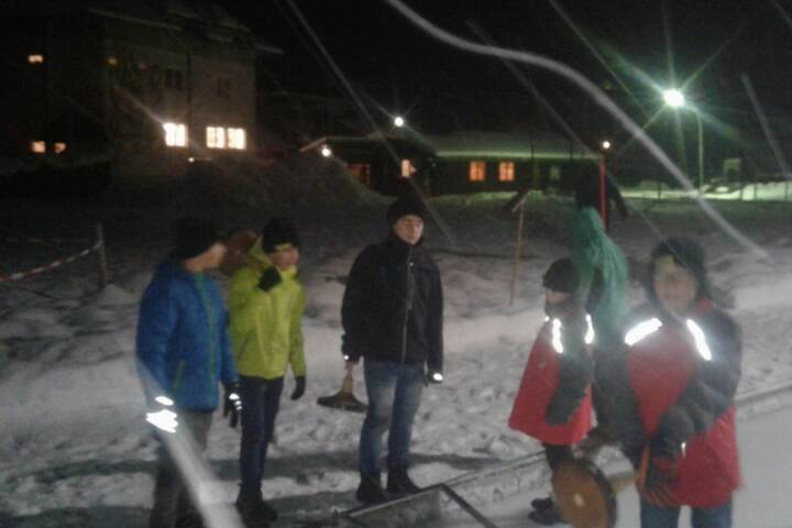 FF Bad Ischl: Jugendgruppe auf der Eisbahn