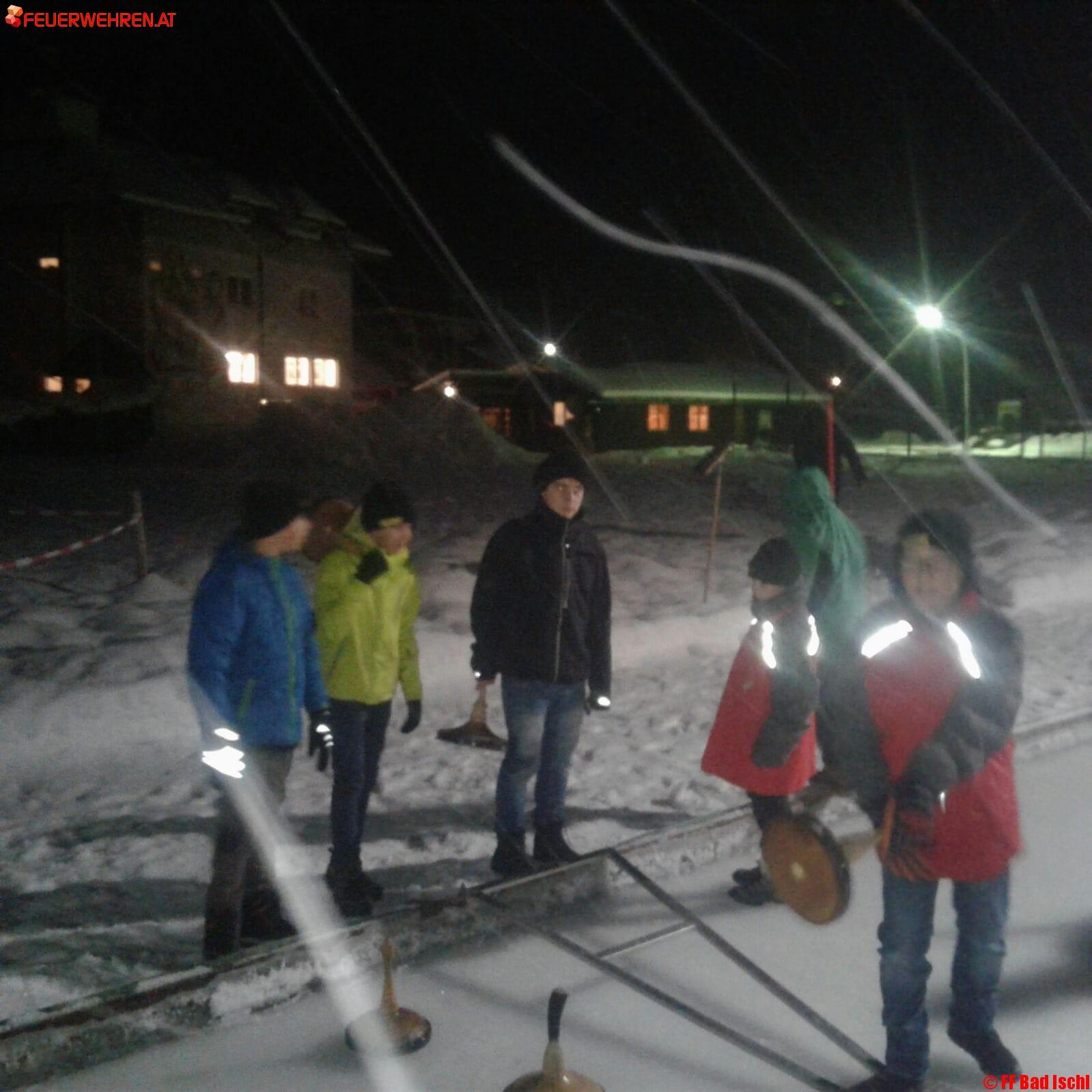 FF Bad Ischl: Jugendgruppe auf der Eisbahn