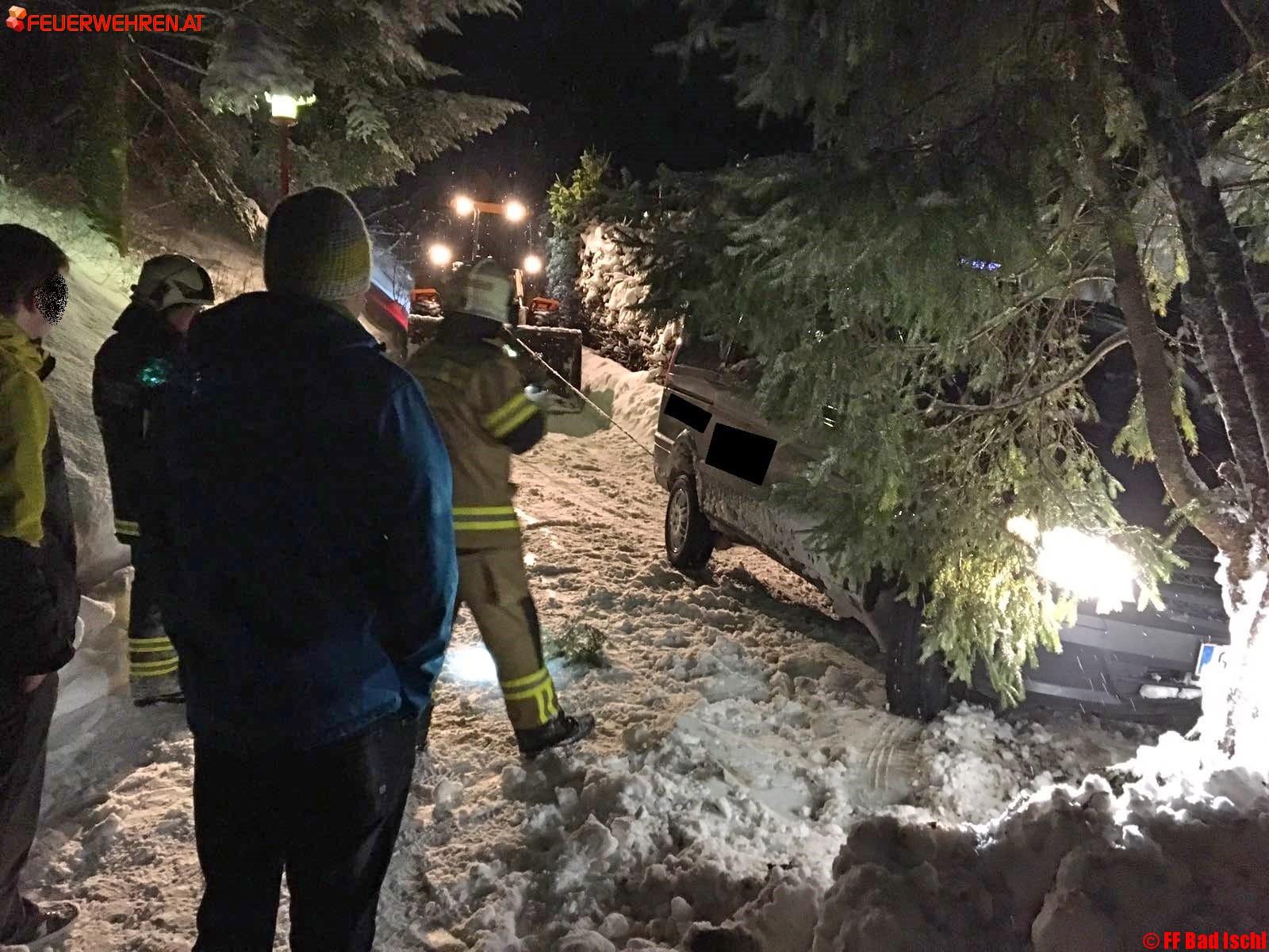 FF Bad Ischl: Fahrzeugbergung – Einsatz für die FW Rettenbach