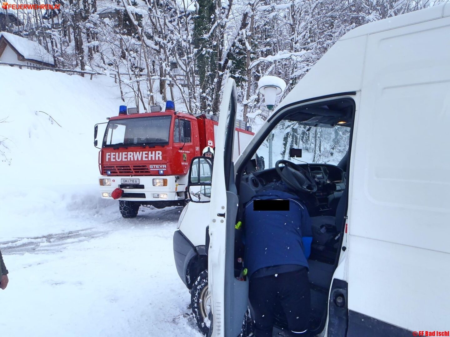 FF Bad Ischl: Fahrzeugbergung in Bad Ischl