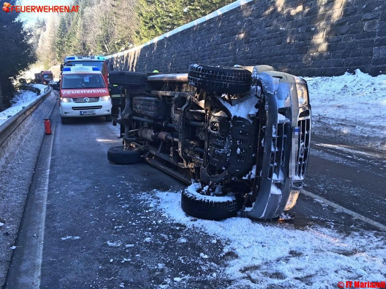 FF Mariazell: Schwerer Verkehrsunfall mit Menschenrettung in Gollrad