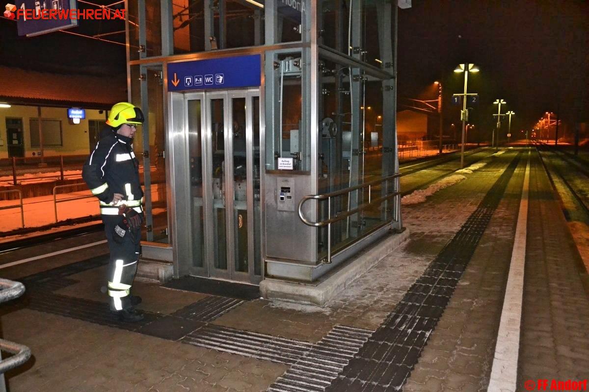 FF Andorf: Personenbefreiung aus Bahnhofslift