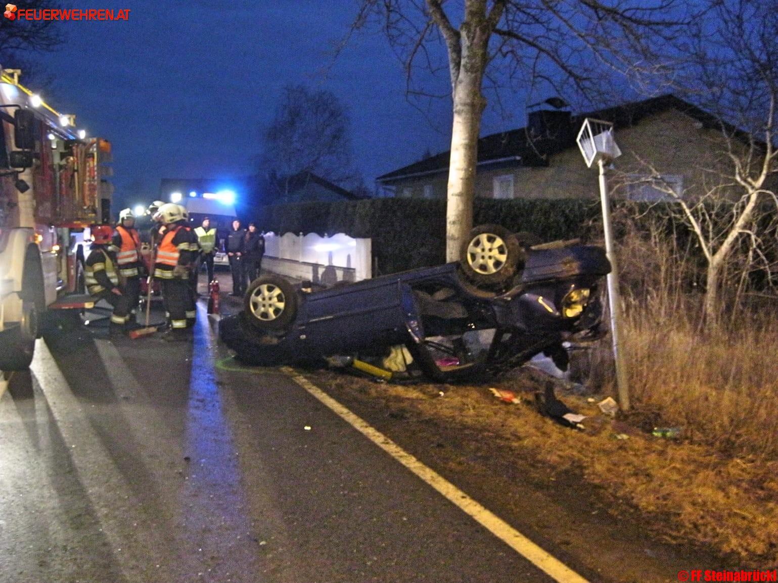 FF Steinabrückl: Verkehrsunfall mit vermutlicher Personenrettung auf der L151