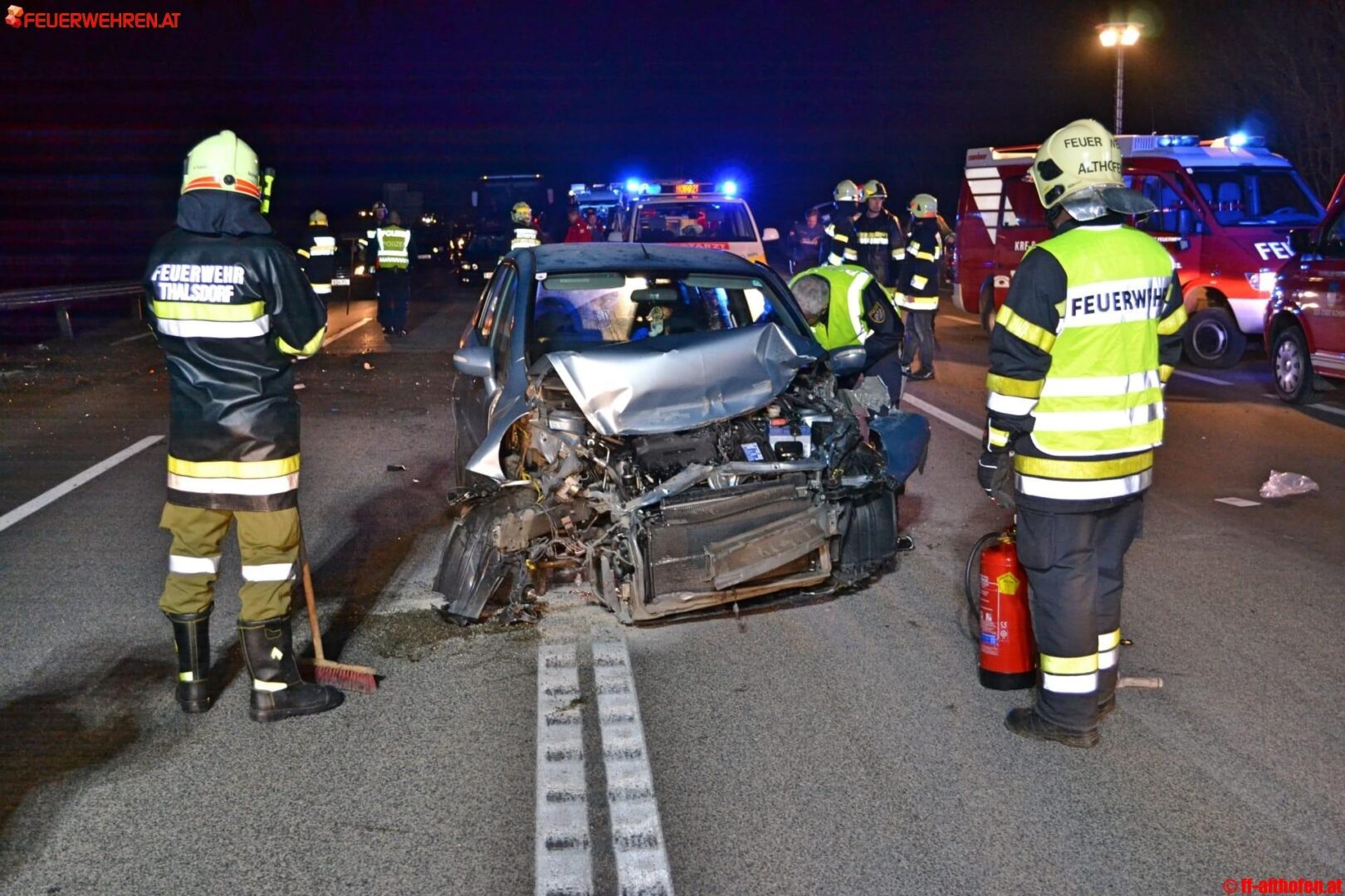 FF Althofen: PKW kollidiert mit Leitschiene