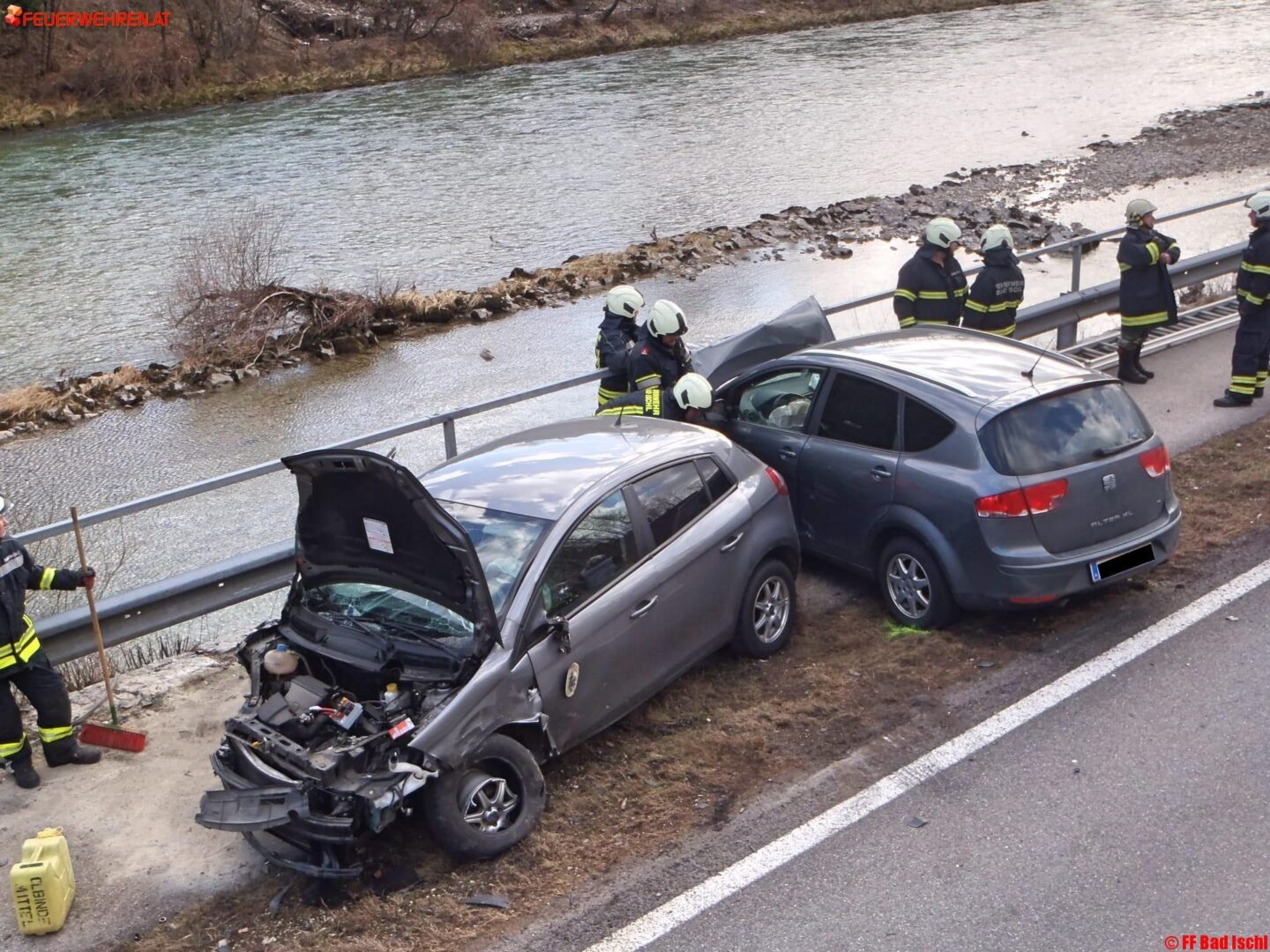 FF Bad Ischl: Drei Fahrzeuge kollidiert, drei Verletzte