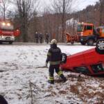 FF Bad Ischl: Zwei PKWs in selber Kurve verunfallt