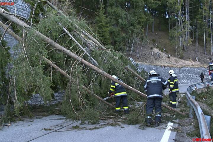 BFV Liezen: Unwettereinsatz auf der Ramsauer Landesstraße