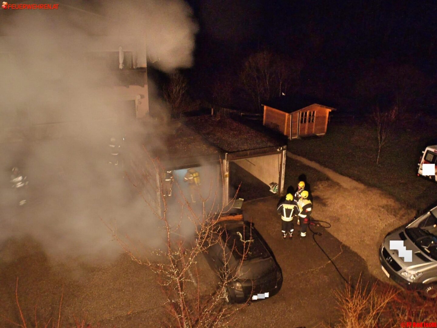 FF Bad Ischl: Zwei Verletzte bei Garagenbrand