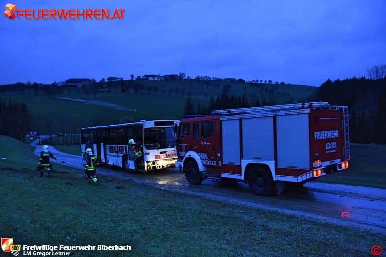 FF Biberbach: Großangelegte Einsatzübung von Feuerwehr und Rotem Kreuz