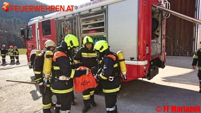 FF Mariazell: Grenzübergreifende Übung bei Holzbau Dallago & Zefferer