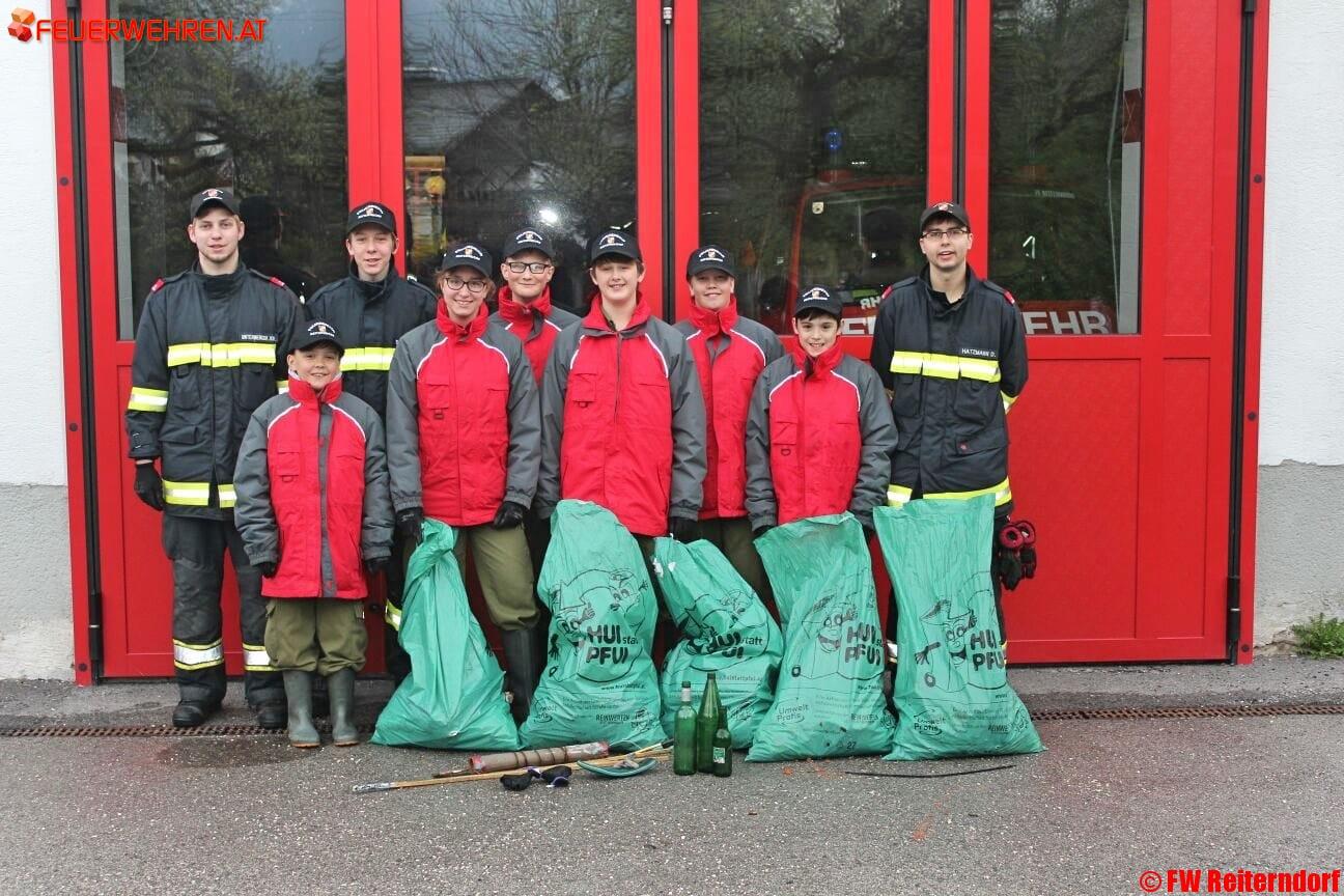 FF Bad Ischl: Reiterndorfer Feuerwehrjugend bei der Flurreinigungsaktion 2017