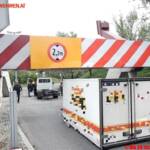BF Wien: LKW verliert Kofferaufbau bei Höhenbegrenzung