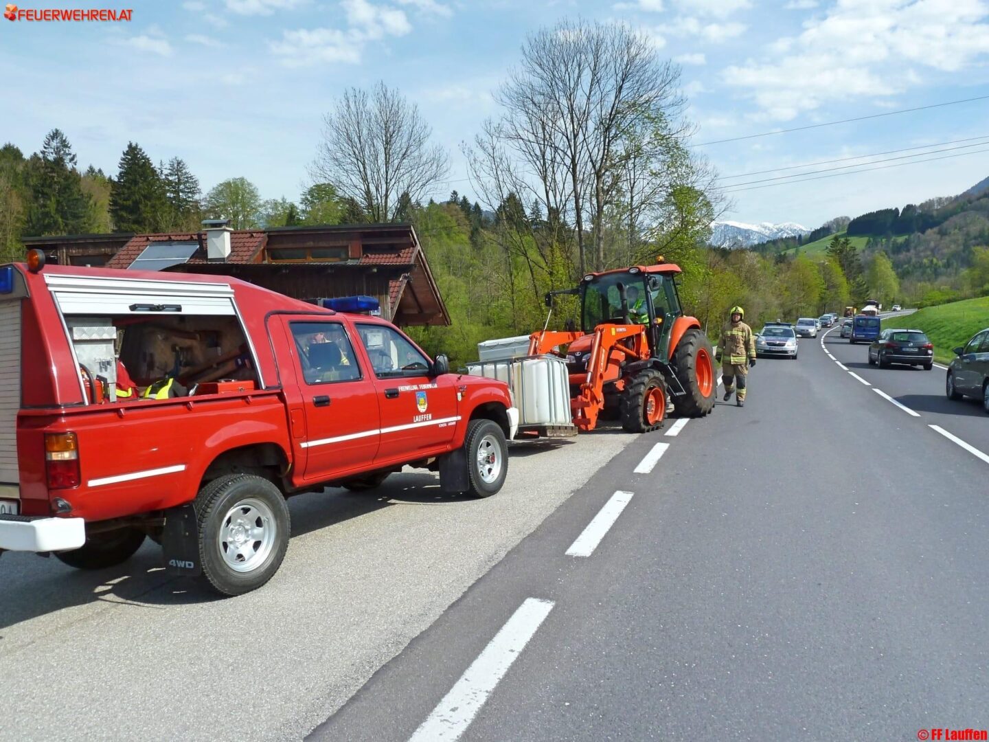 FF Bad Ischl: Fahrzeugbergung auf der B145