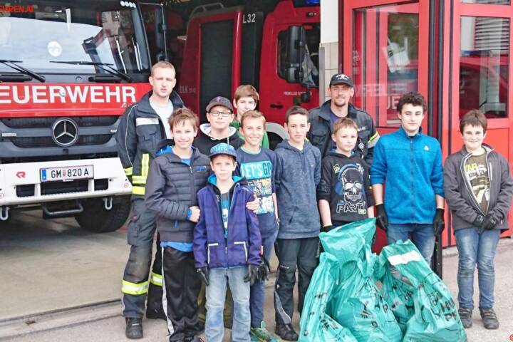 FF Bad Ischl: Jugendgruppen bei der Flurreinigung