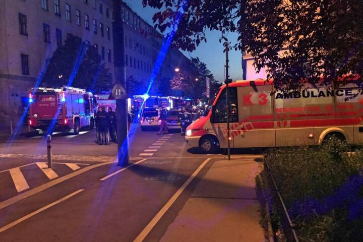 BF Wien: Wohnung in Vollbrand