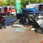 BF Wien: Auto fährt Zapfsäule um