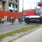 Rettungsauto bei Unfall umgestürzt