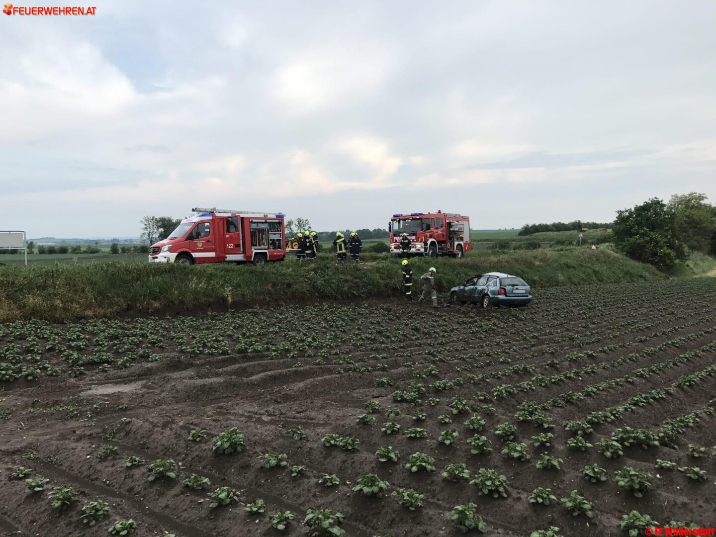 FF Wullersdorf: Verkehrsunfall mit Menschenrettung