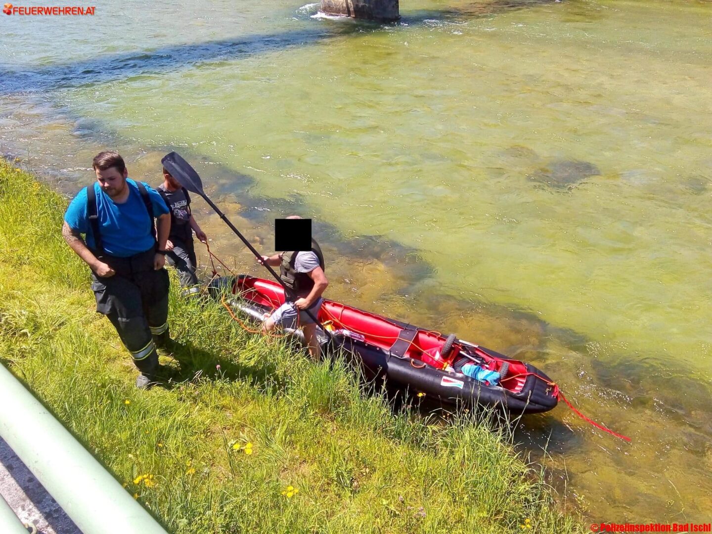 FF Bad Ischl: Kajakfahrer trieb in Traunfluss
