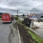 HFW Villach: LKW Unfall in Villach fordert Feuerwehr Einsatz