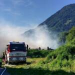 HFW Villach: Holzhaufenbrand bei fast 30 Grad fordert 3 Feuerwehren