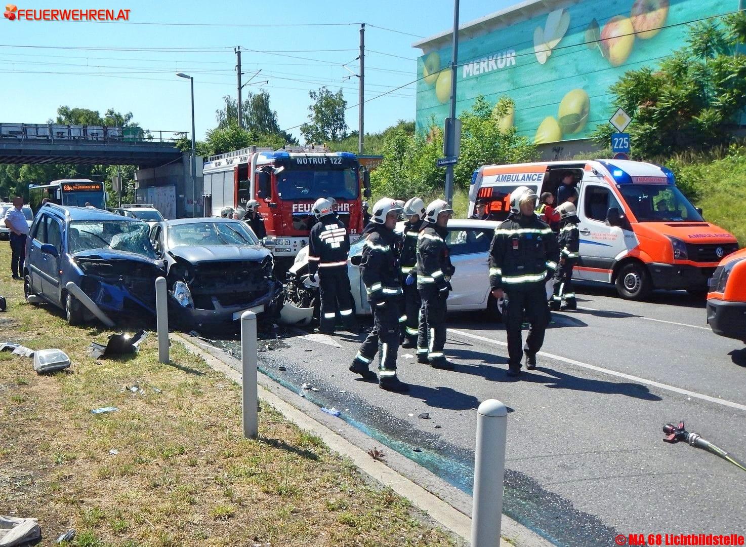 BF Wien: Fünf zum Teil Schwerverletzte nach Unfall in Simmering