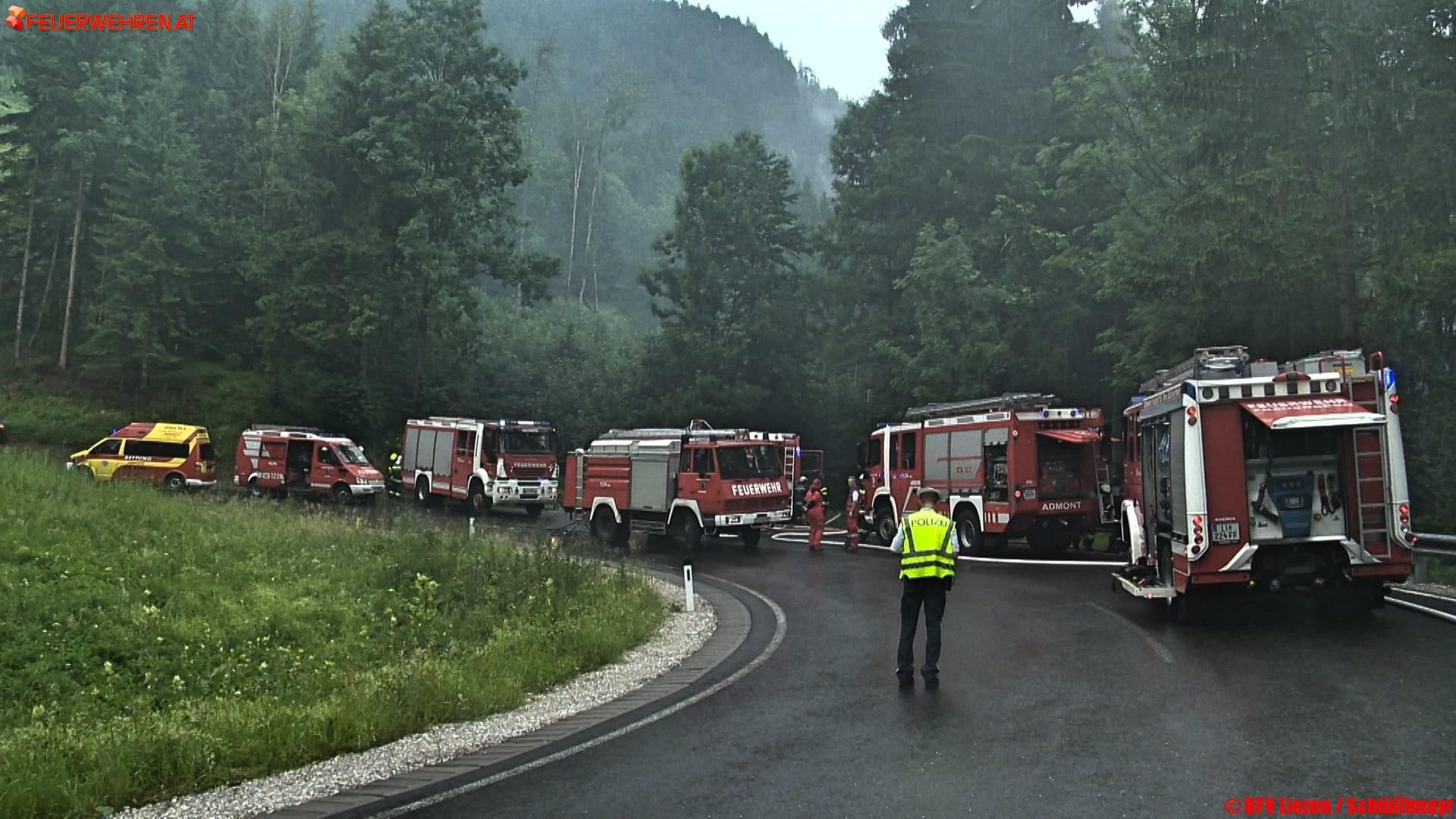 BFV Liezen: Tödlicher LKW-Absturz bei Weng