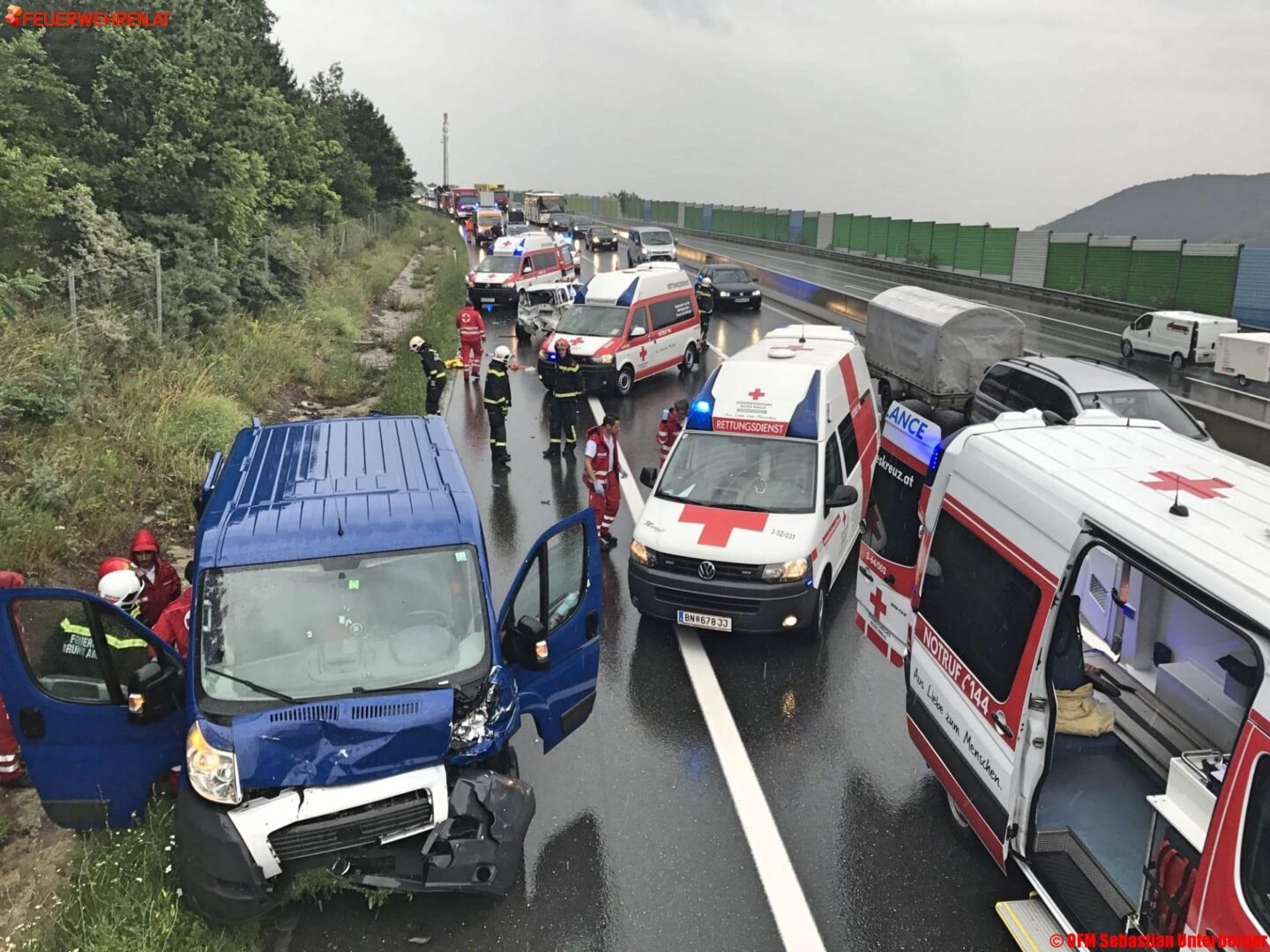 FF Brunn am Gebirge: Verkehrsunfall fordert mehrere Verletzte