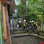 FF Kremsmünster: Vollbrand einer Fischerhütte im Wald