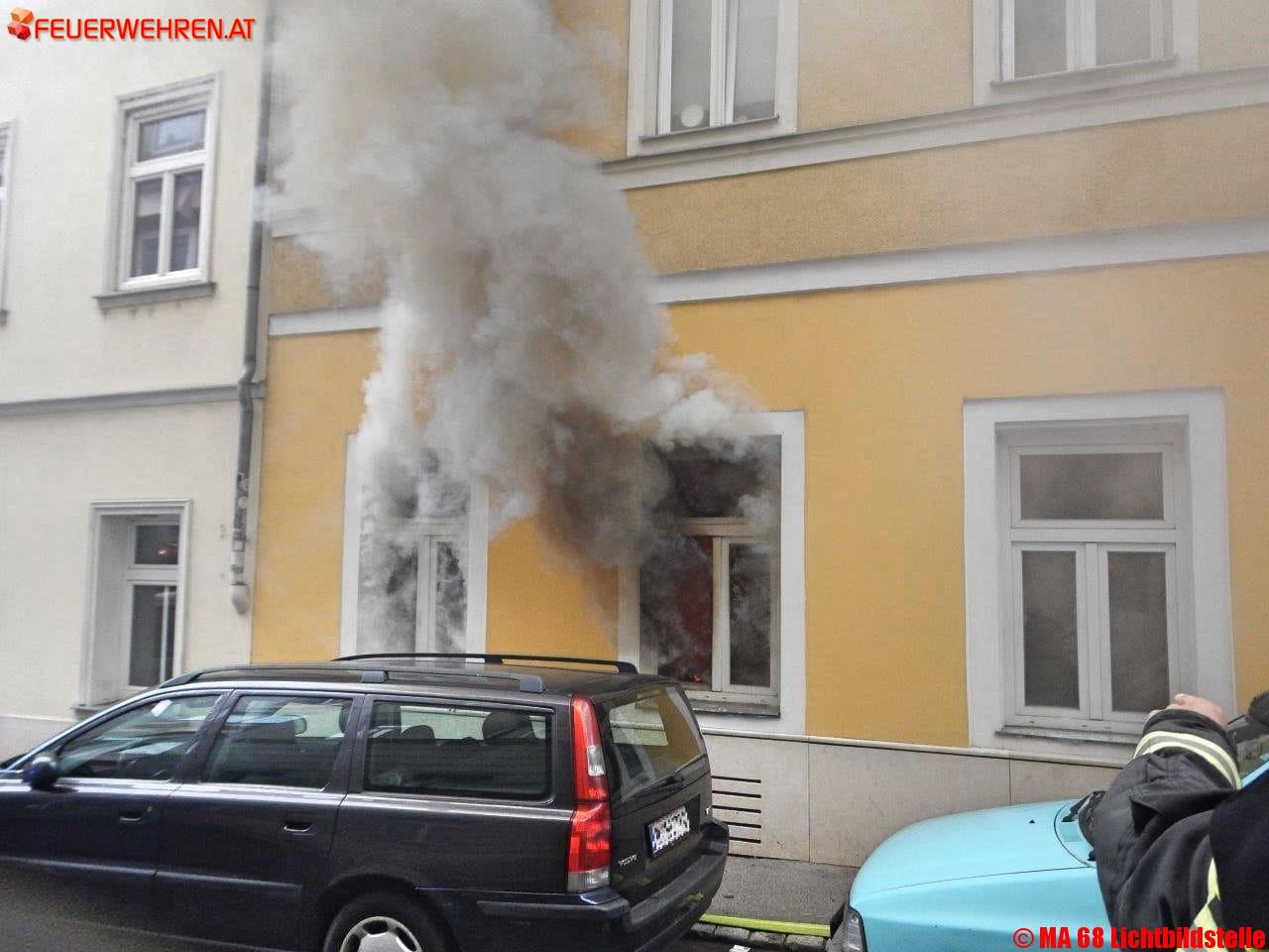 BF Wien: Wohnungsvollbrand in Wien Margareten fordert eine Verletzte