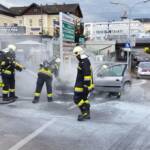 FF Klosterneuburg: Fahrzeugbrand mitten im Stadtgebiet