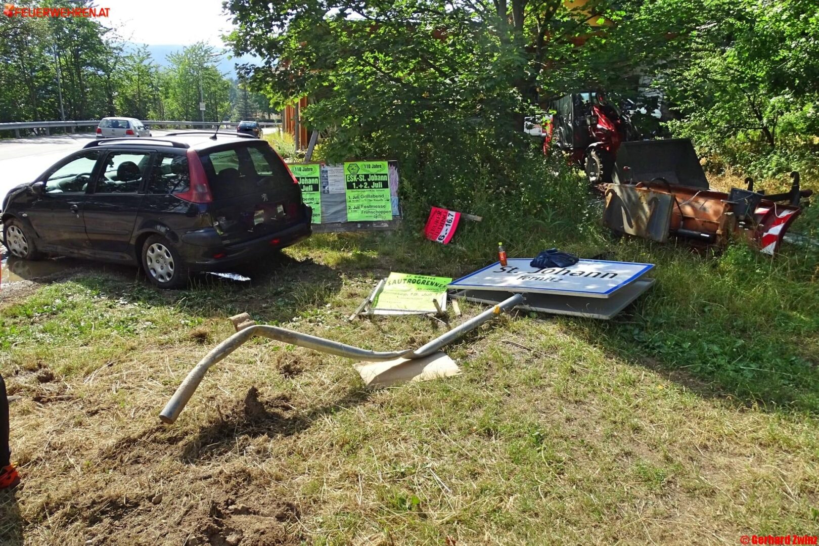 PKW rammte Ortsschild auf der B26