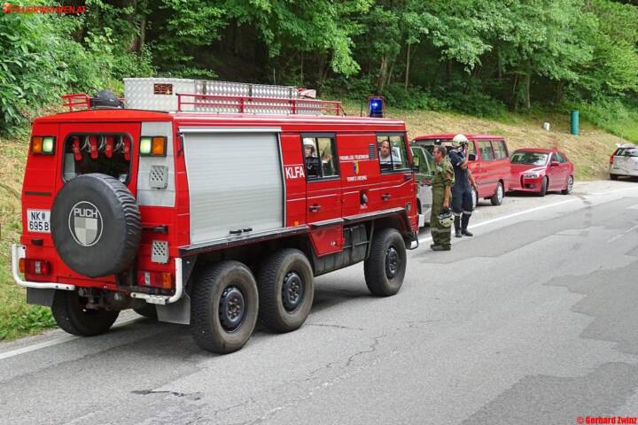 Kind sperrte sich im Fahrzeug ein