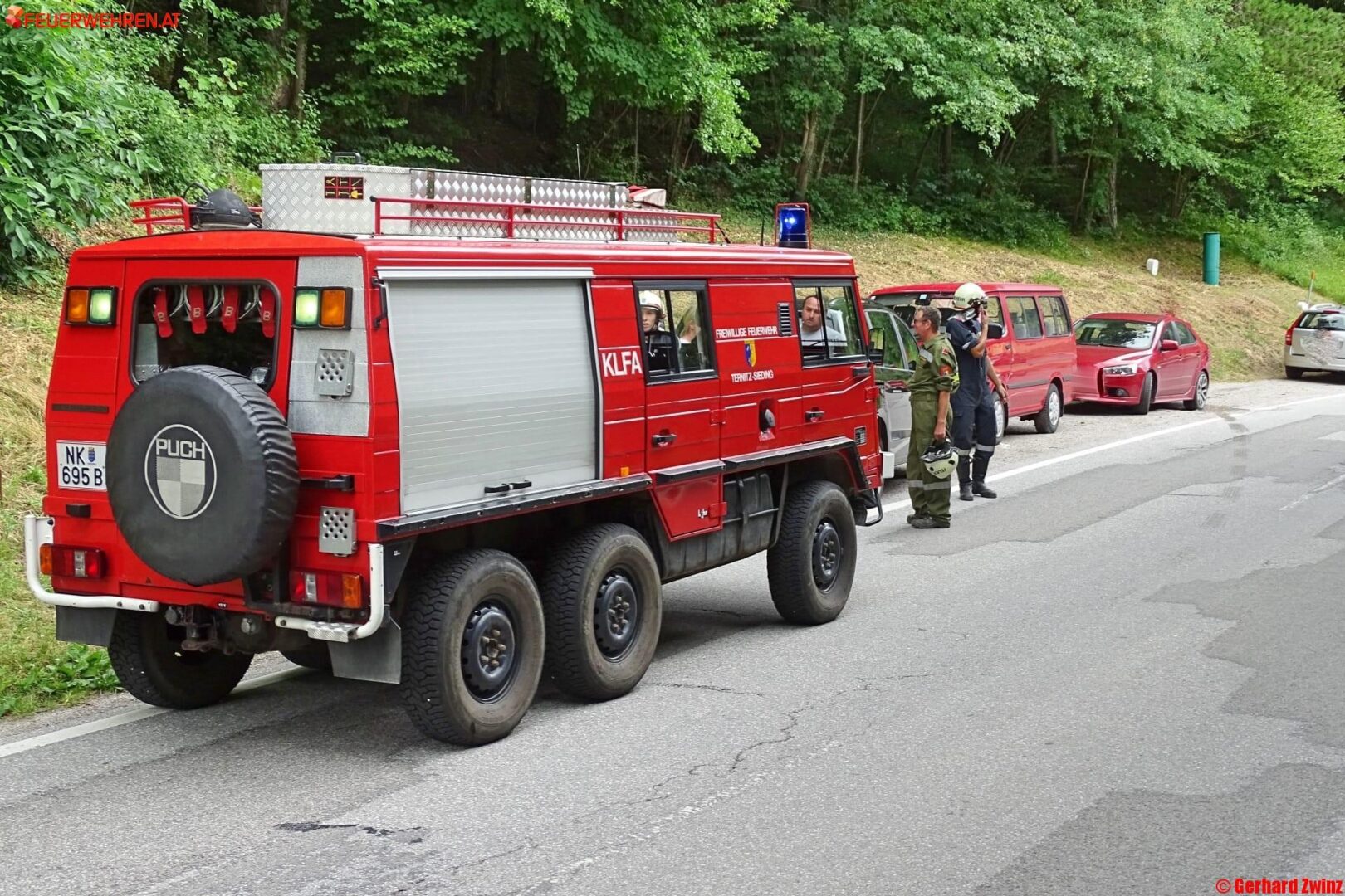 Kind sperrte sich im Fahrzeug ein