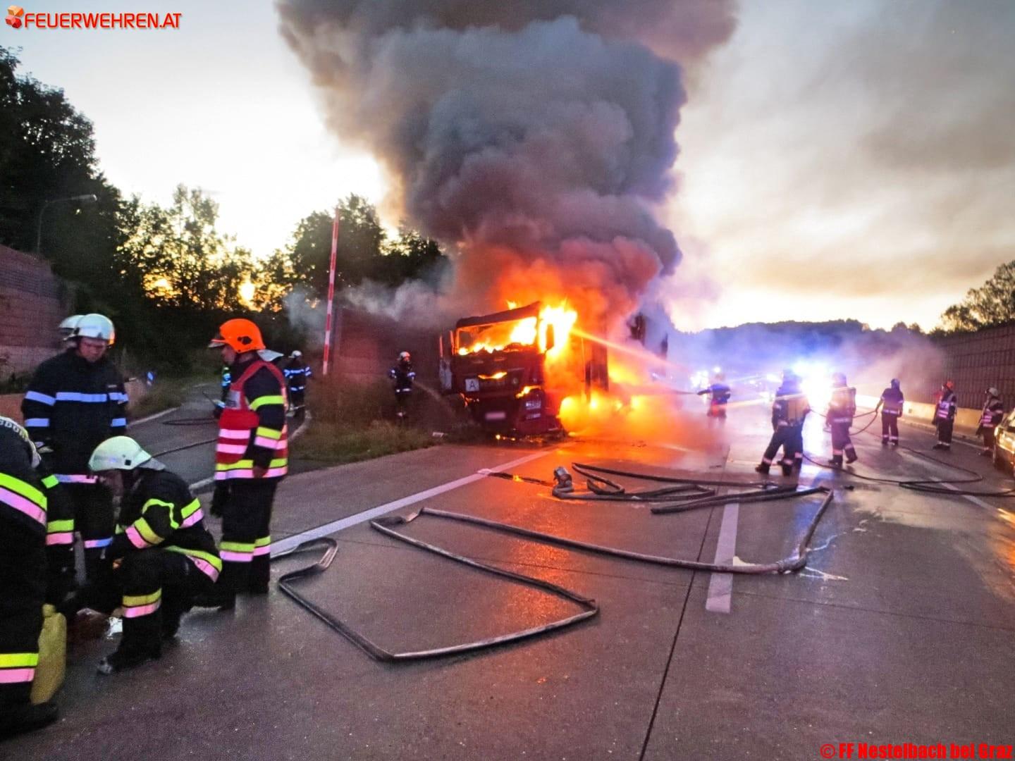 FF Nestelbach: LKW – Brand auf der A2 Südautobahn