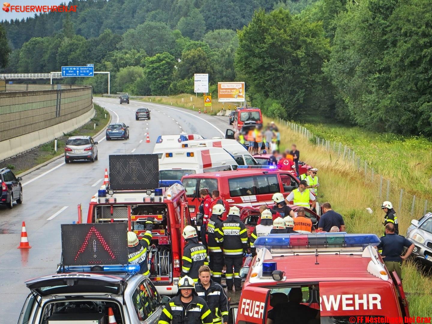 FF Nestelbach: Schwerer Verkehrsunfall auf der A2 Südautobahn