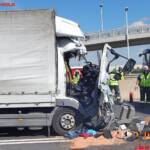 BF Wien: LKW Auffahrunfall fordert einen Schwerverletzten