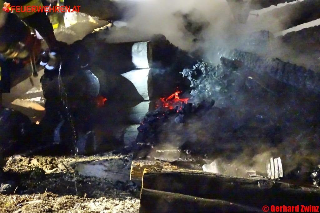 Waldbrand in Ternitz forderte 8 Feuerwehren