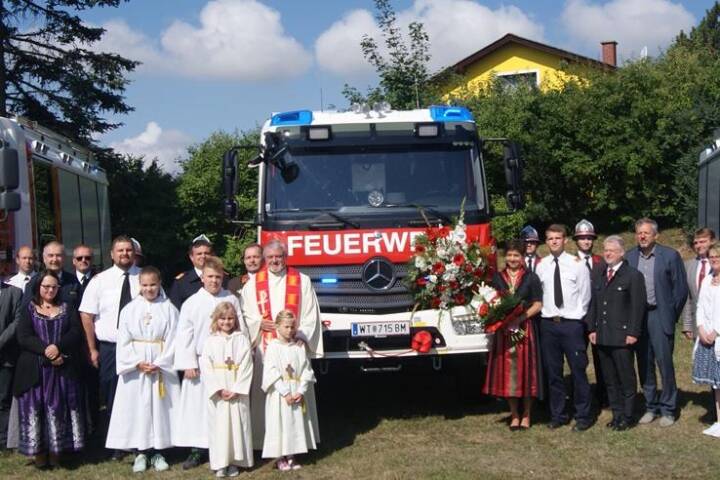 Fahrzeugsegnung HLFA 2 in Dietmanns
