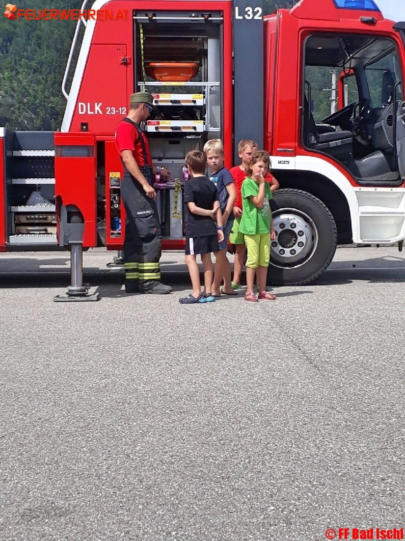 FF Bad Ischl: Ischler Ferienhit zu Besuch bei der Hauptfeuerwache