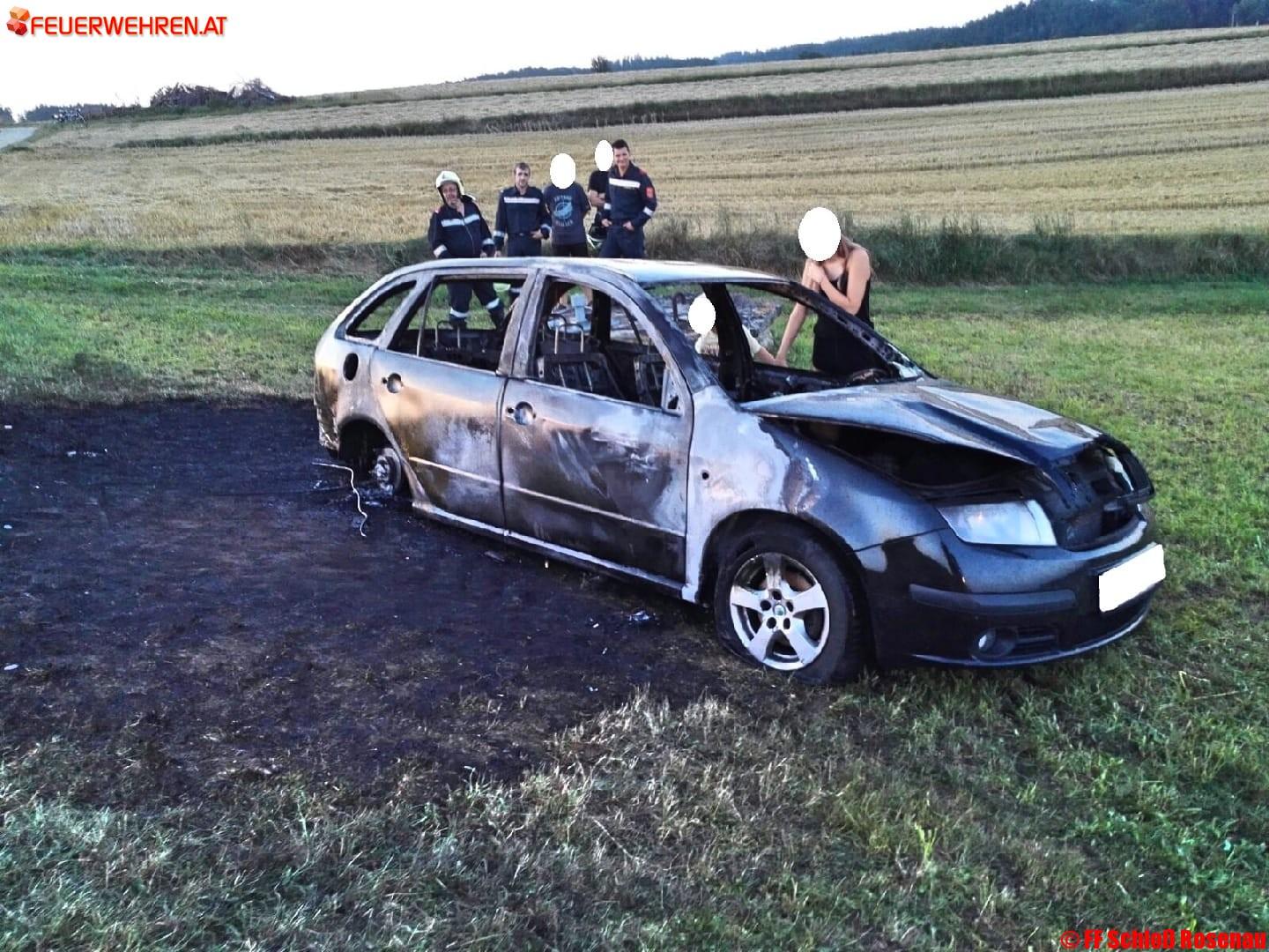 FF Schloß Rosenau: Fahrzeugbrand in Rieggers