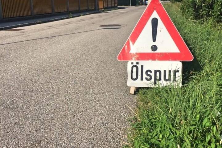Ölspur in der Lissenstraße in Pottschach