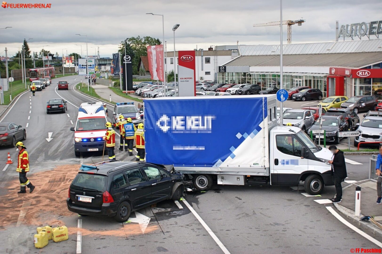 FF Pasching: Verletzte Person bei Verkehrsunfall