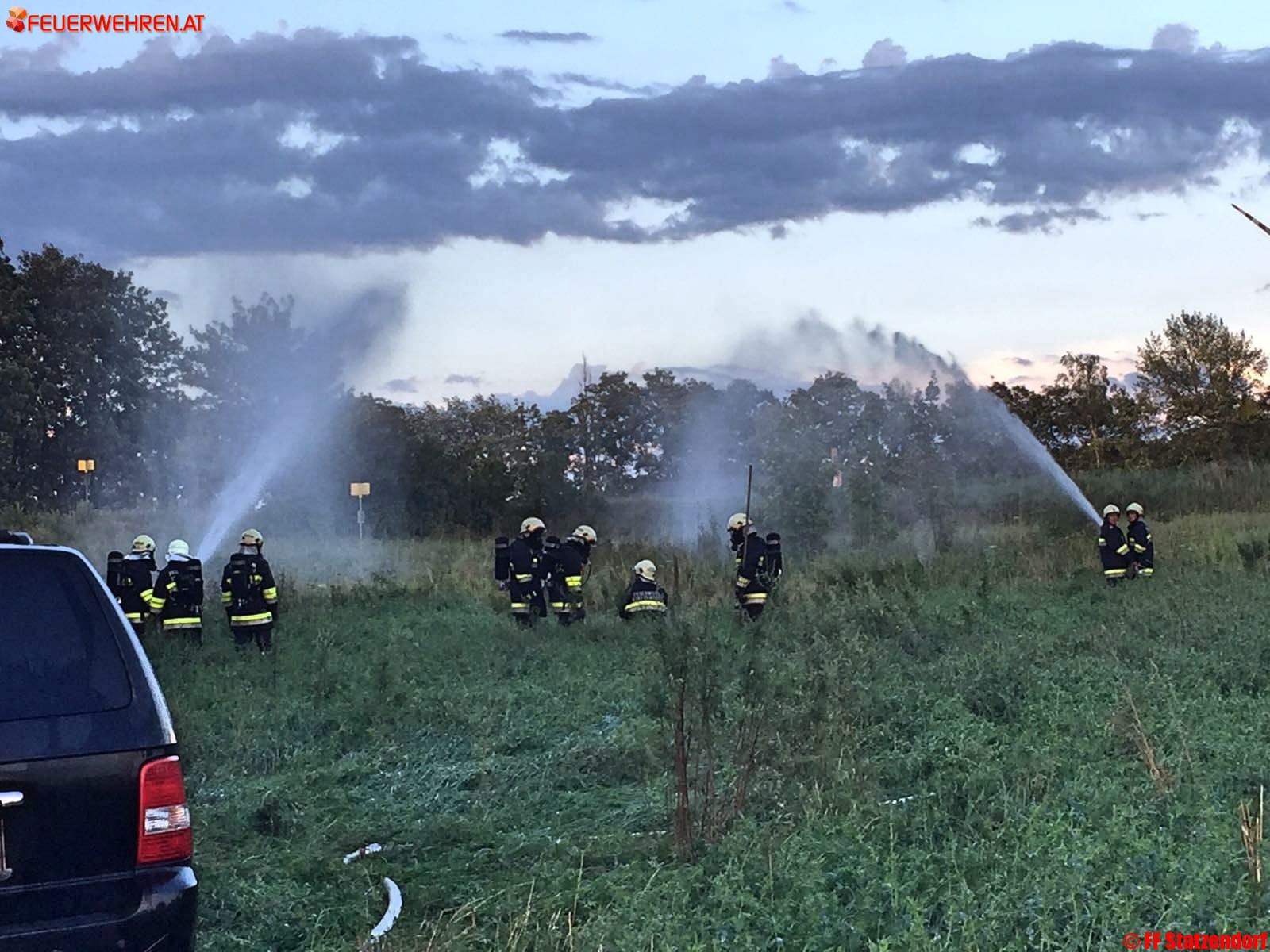 FF Statzendorf: Branddienstübung Flurbrand nähe Pfarrkirche