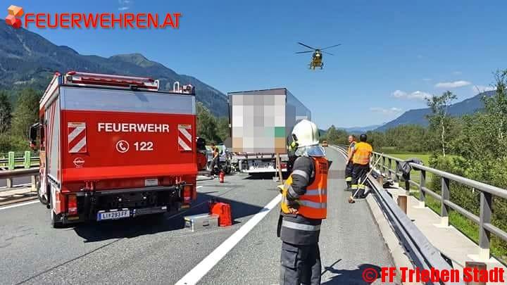 BFV Liezen A06: Zwei schwere Verkehrsunfälle auf der A9