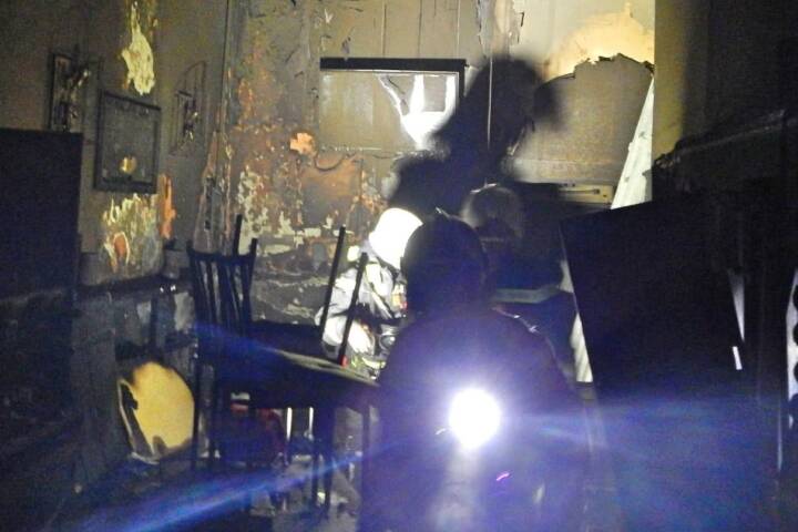 BF Wien: Ein Schwerverletzter nach nächtlichem Geschäftsbrand